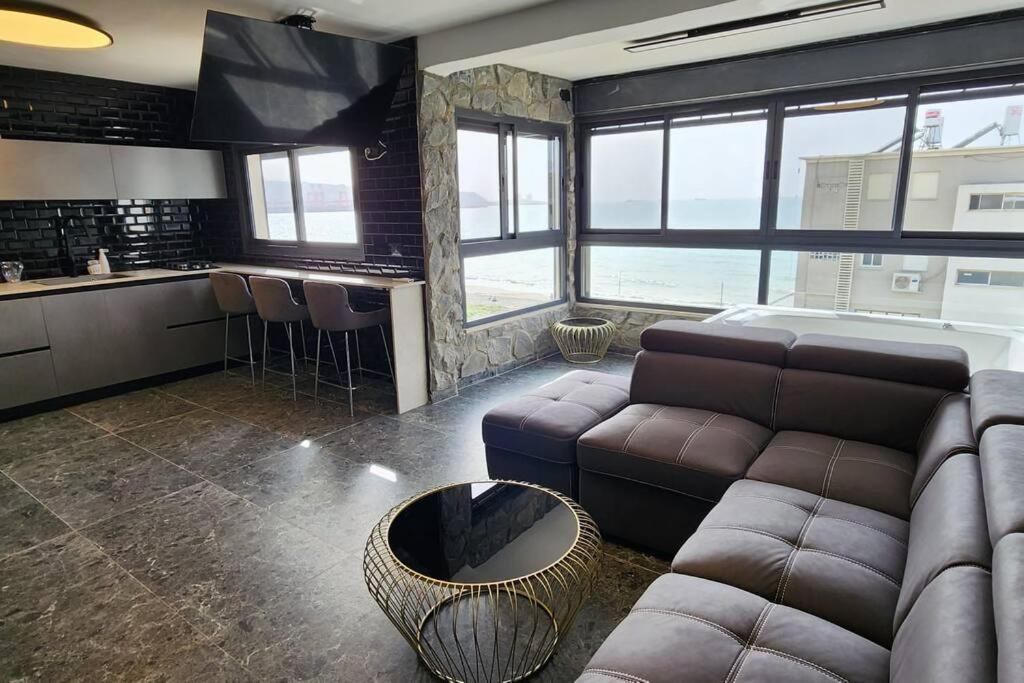 מבנים בים 75 Suites At Sea Hayfa Dış mekan fotoğraf